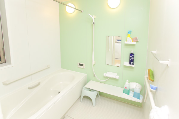 障がい者グループホームの共用浴室